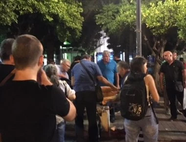Βγήκε από το νοσοκομείο η 19χρονη που τραυματίστηκε από φωτοβολίδα στο Αγρίνιο - Τα επόμενα βήματα